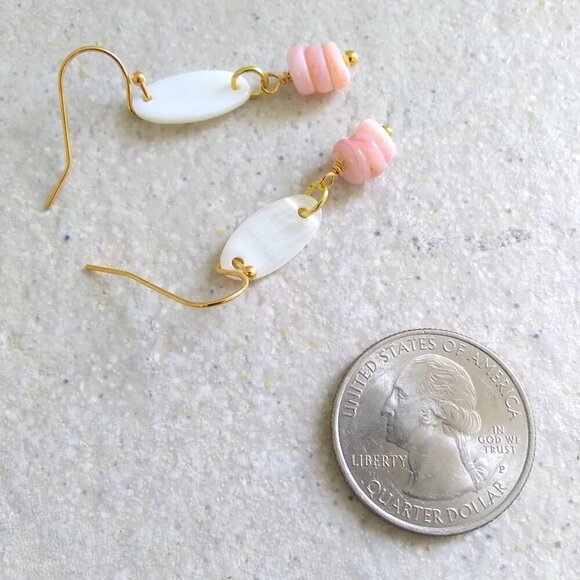 ๐๐๐ 3/$25!!! Lightweight! Pink White & Gold Mother of Pearl & Shell Earrings - Picture 4 of 6